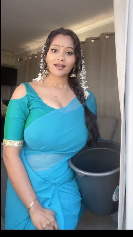 busty aunt|JUX.